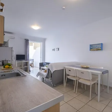 Apartment Zesa Mit Balkon Und Meerblick *