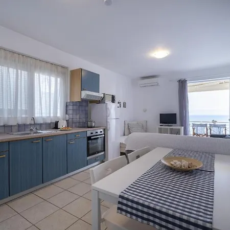 Zesa Mit Balkon Und Meerblick Apartment Kiveri