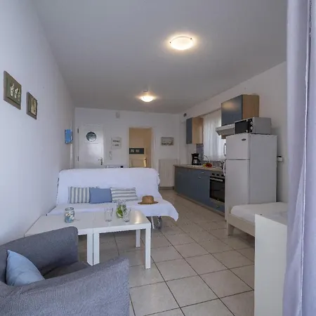 Zesa Mit Balkon Und Meerblick Apartment Kiveri